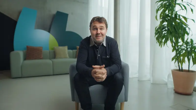 Interview d'un fondateur face caméra